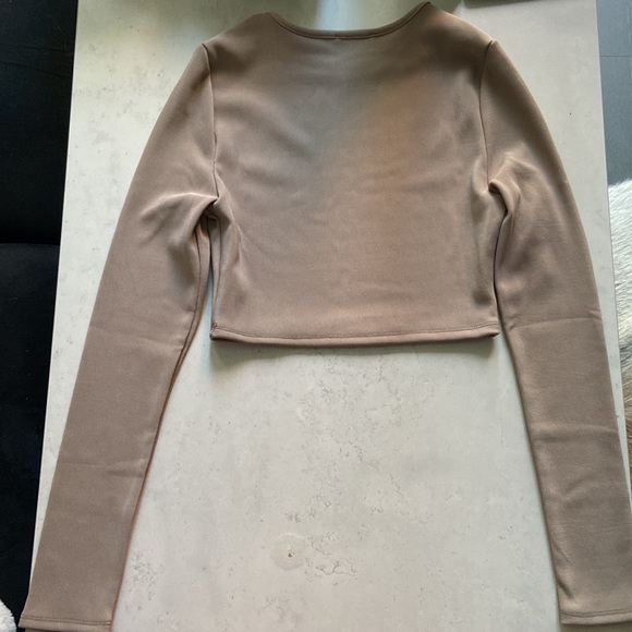 Pretty Little Thing Crop Top (NWOT) - Picture 2 of 5